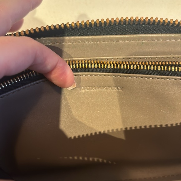 Burberry Authentic Heritage Grain Zip Around Wallet Pale Taupe - Picture 6 of 11